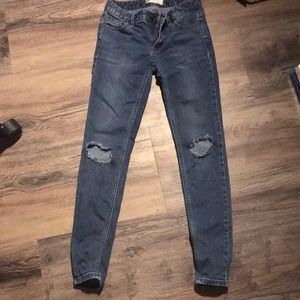 Free people ripped knee skinny jeans